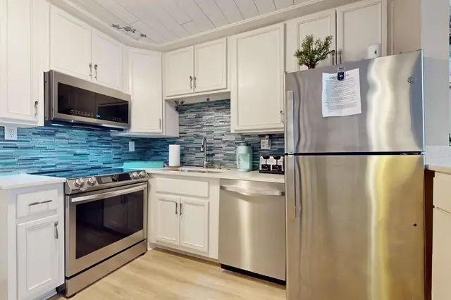 Kitchen at Fiddler’s Cove 6J